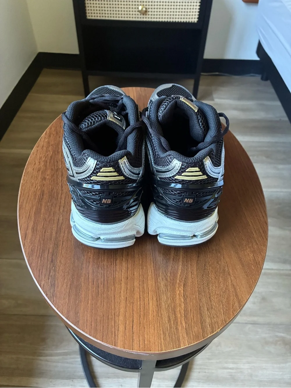 New Balance Men's Black and Silver Athletic Sneakers Size 8.5